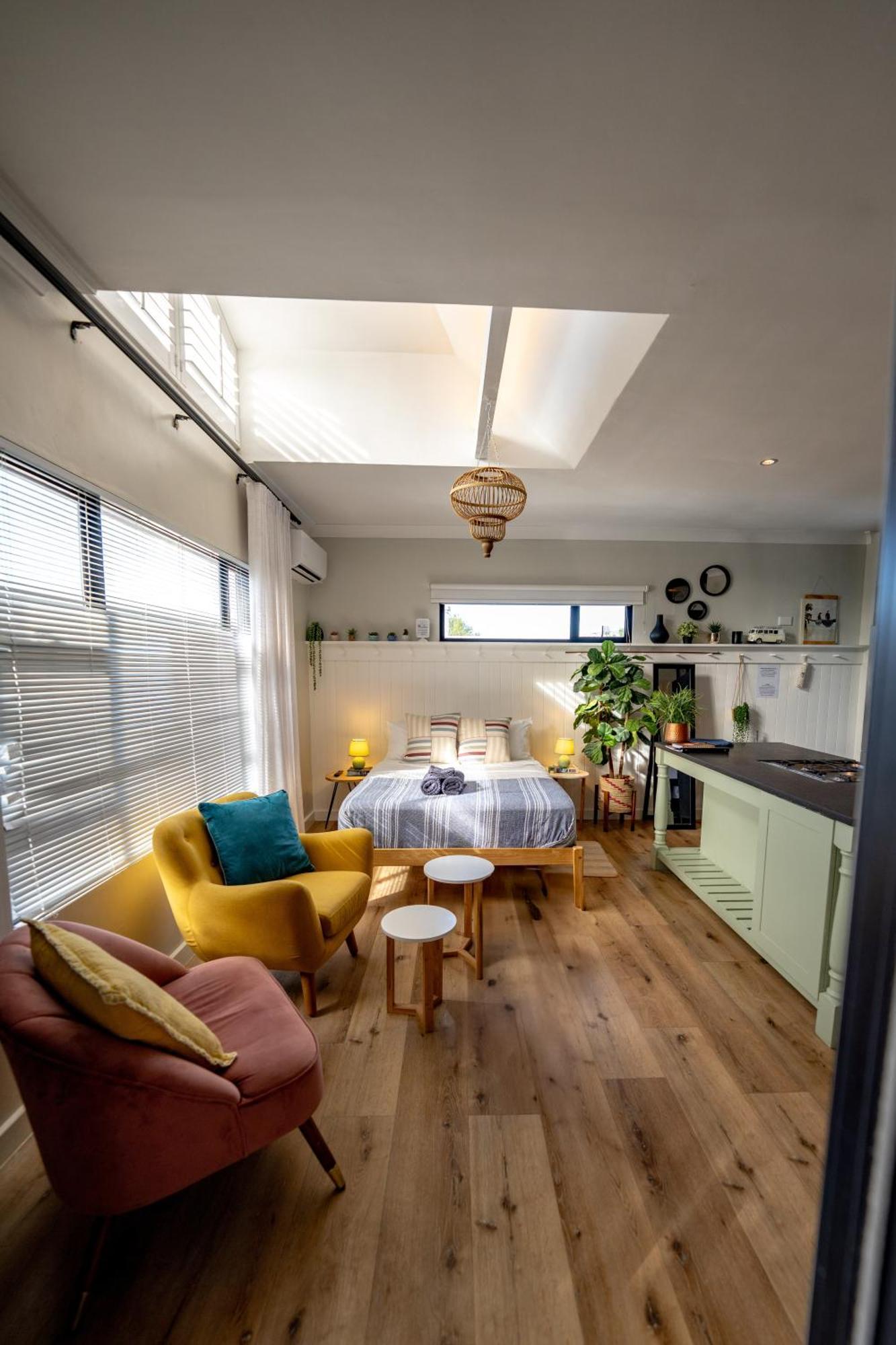 Apartment Point's Nest - Indulge In An Urban Oasis