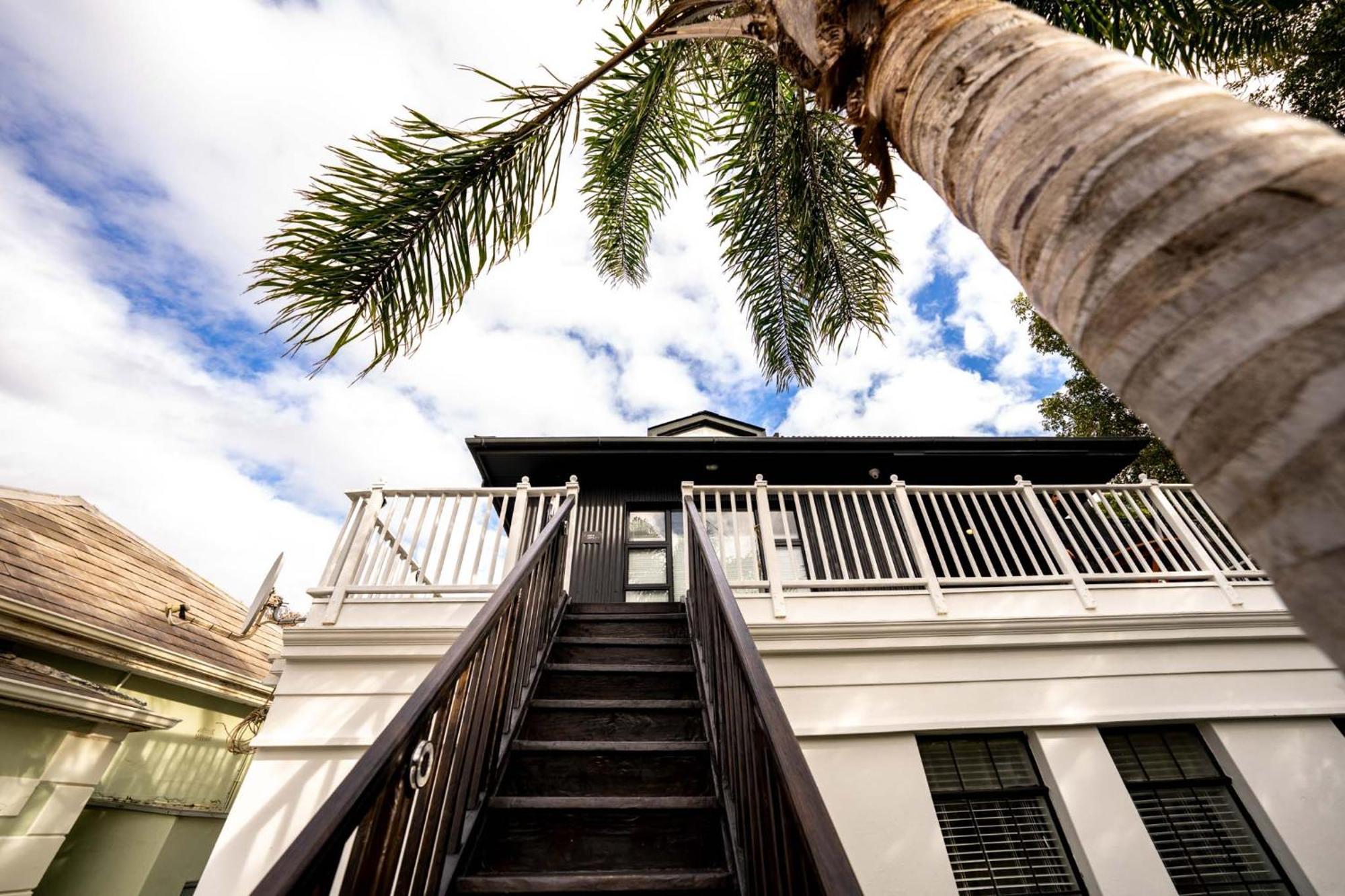 Point's Nest - Indulge In An Urban Oasis Apartment *