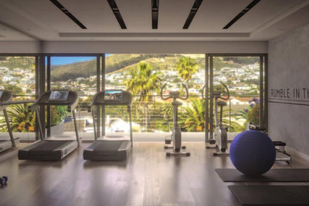 Apartment Seapoint - Pool - Gym - Balcony