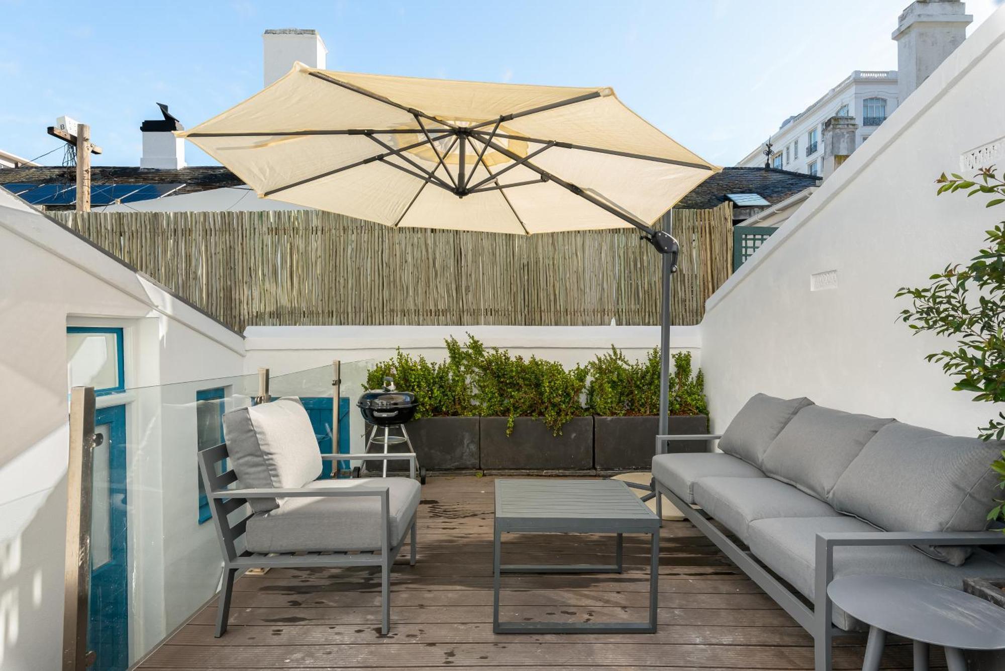 Leinster Terrace 3 *