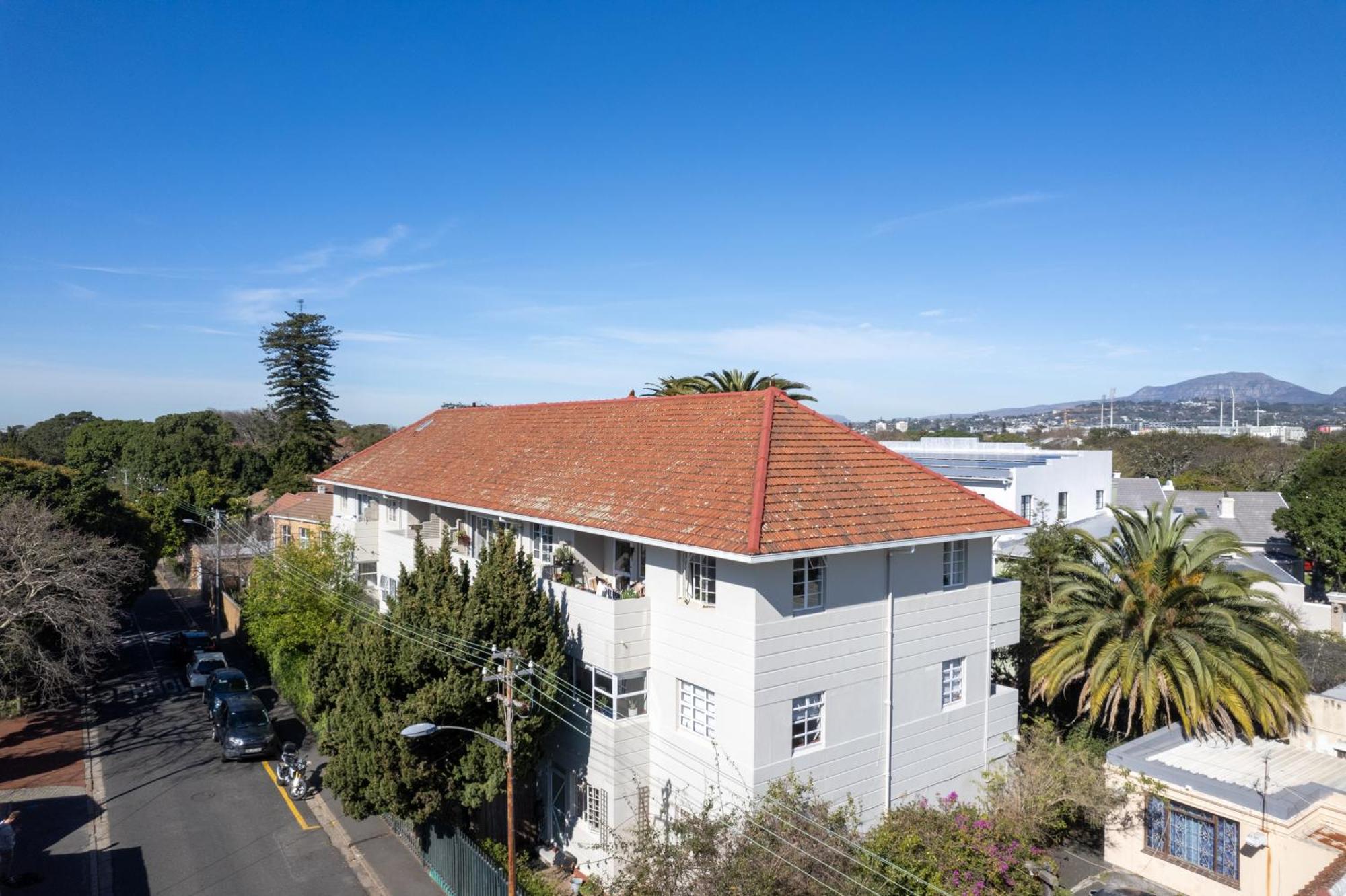 Secure And Modern 2bed In Cape Towns Charming Rondebosch