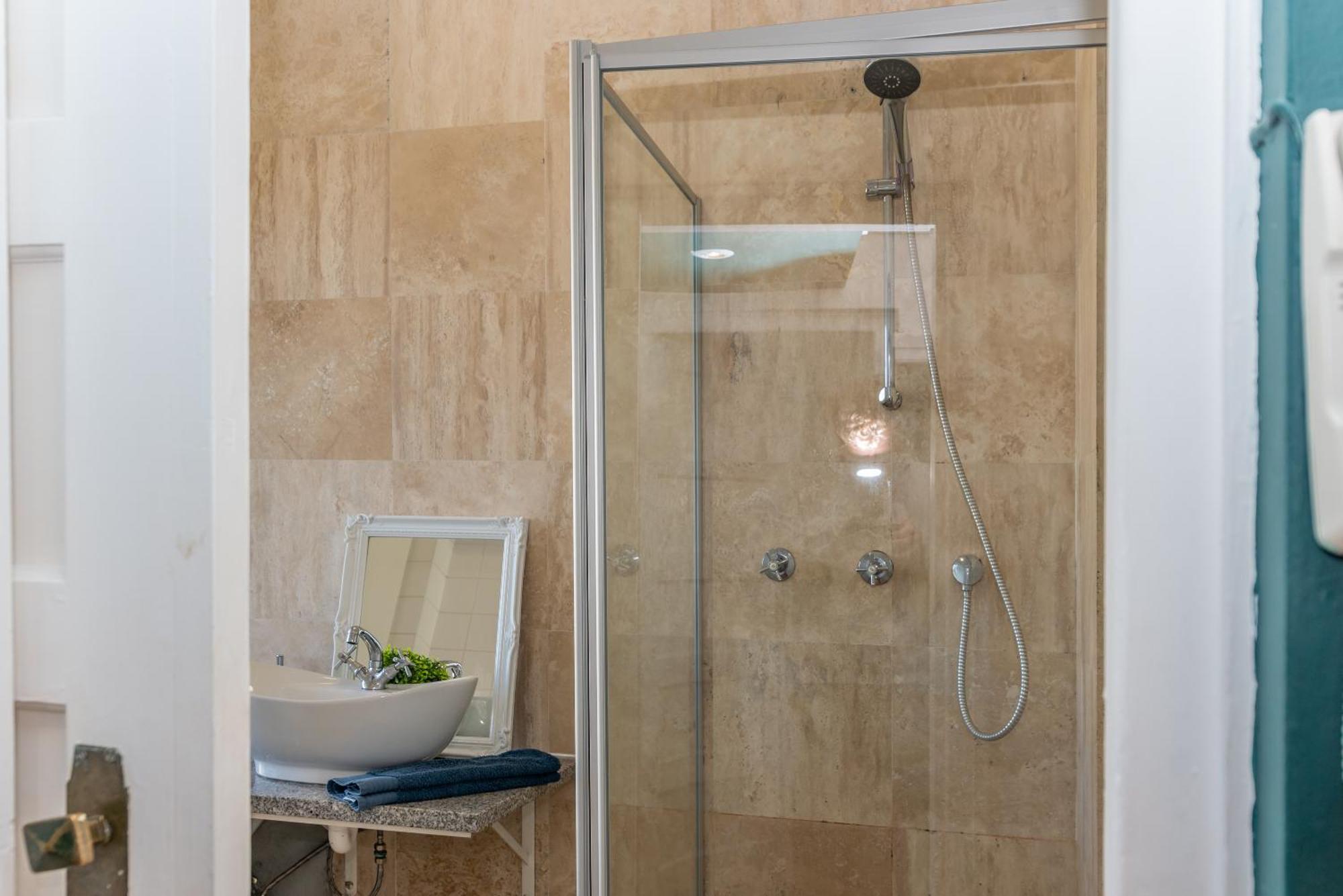 Secure And Modern 2bed In Cape Towns Charming Rondebosch Apartment Cape Town