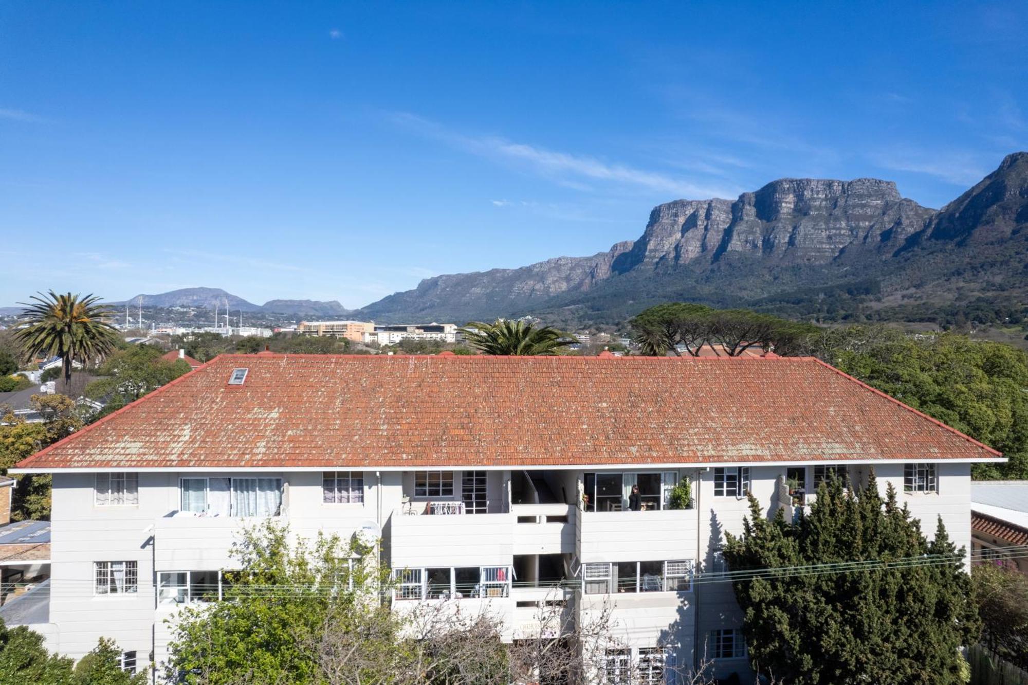 Secure And Modern 2bed In Cape Towns Charming Rondebosch *