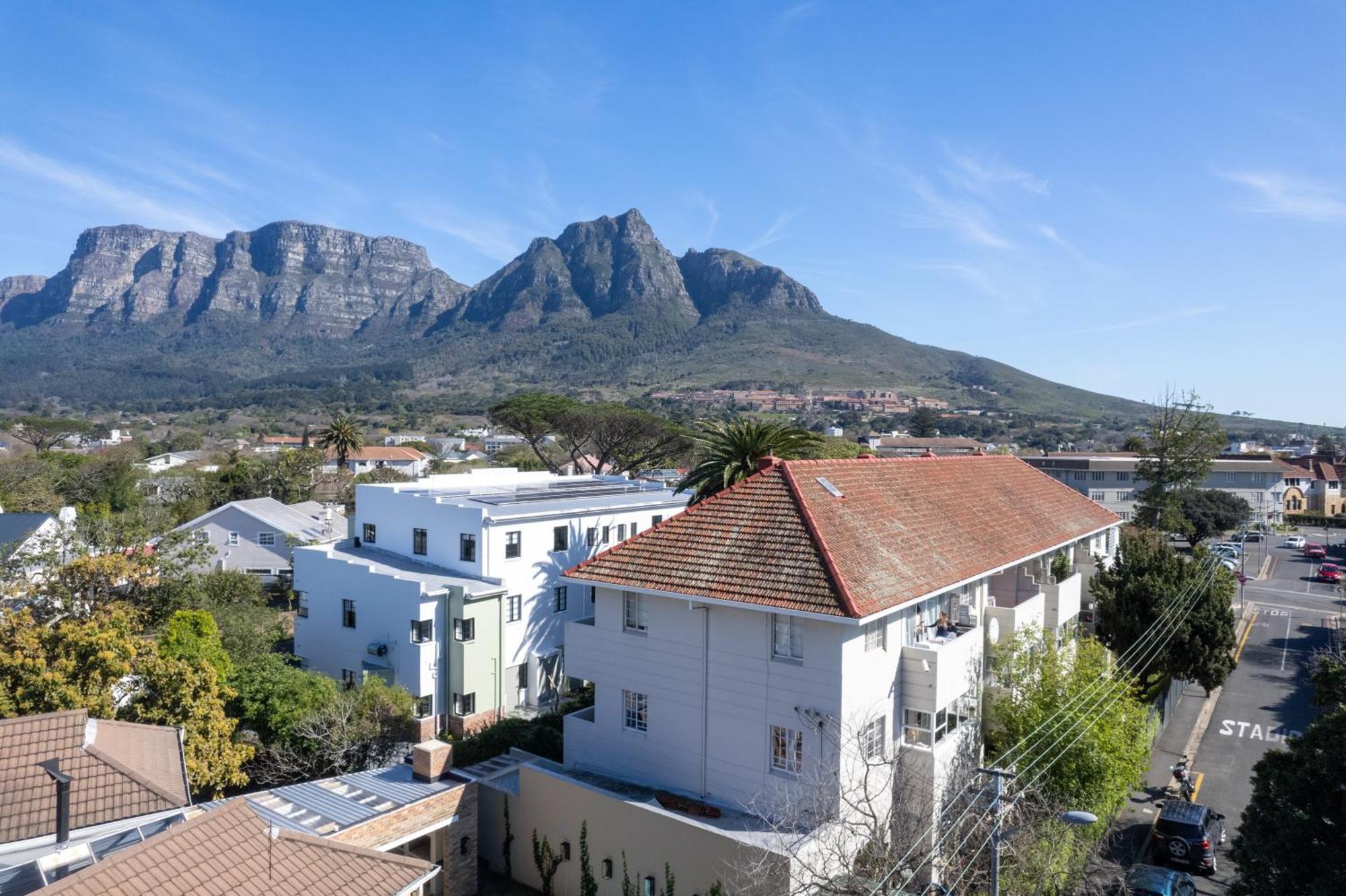 Secure And Modern 2bed In Cape Towns Charming Rondebosch * Cape Town