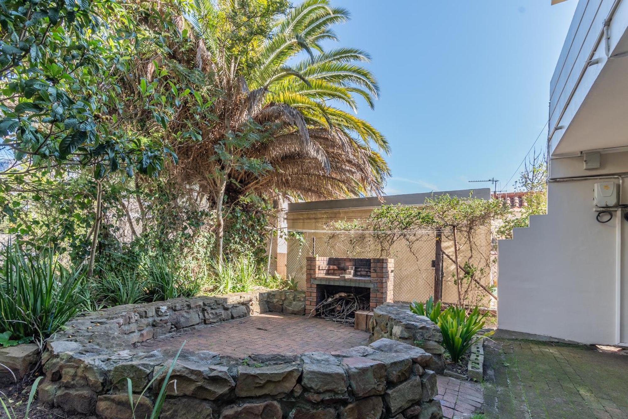 Secure And Modern 2bed In Cape Towns Charming Rondebosch Apartment *