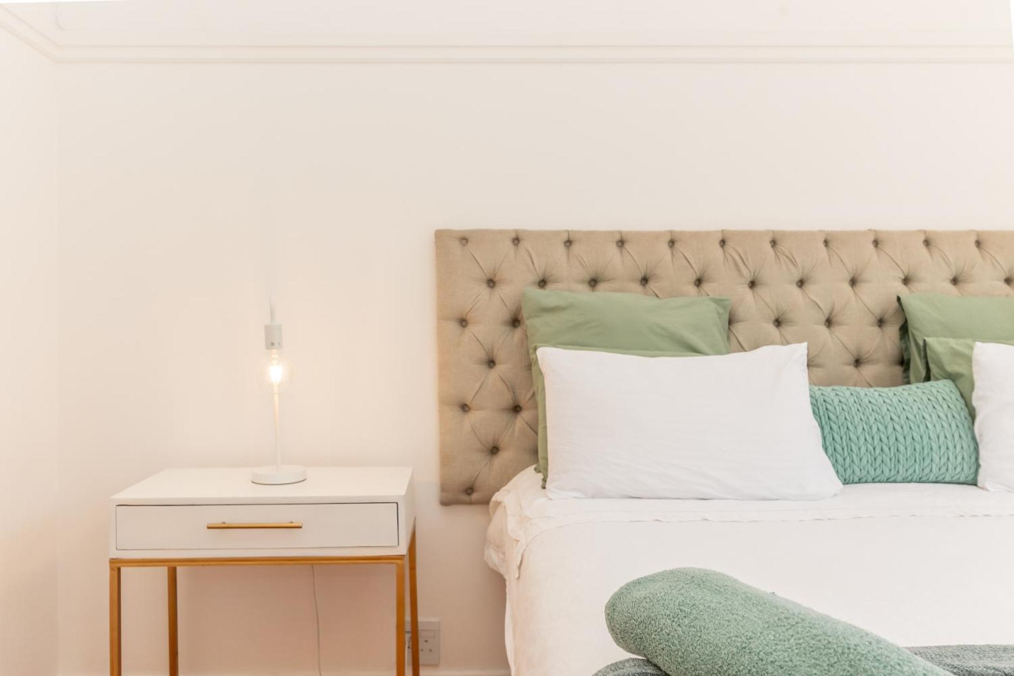 Secure And Modern 2bed In Cape Towns Charming Rondebosch Apartment Cape Town