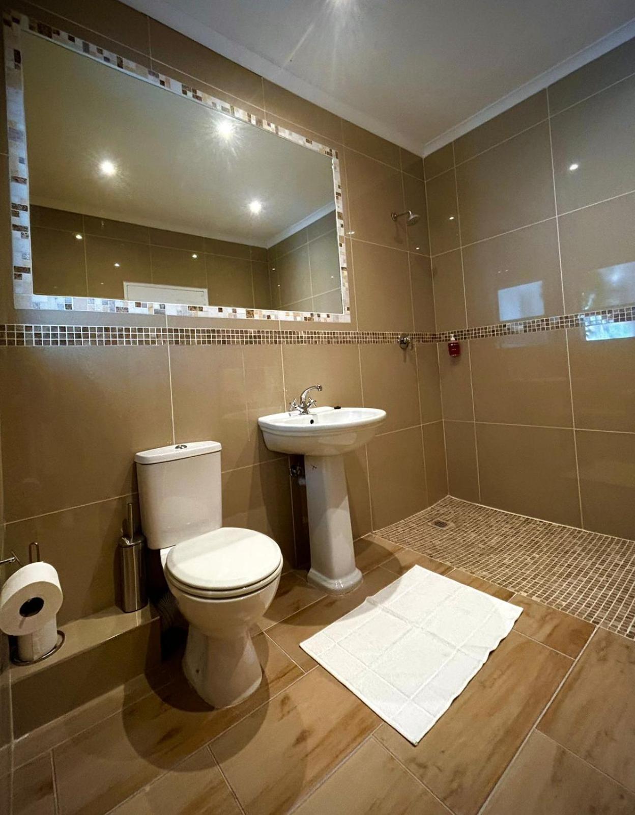 Rosa Luxury With Pool Guest house