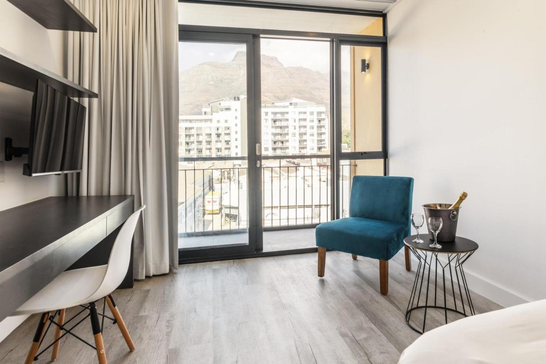 Peaceful Getaway In The Historic Area Cape Town