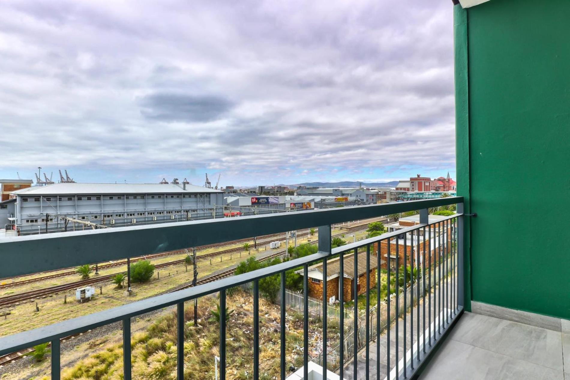Peaceful Getaway In The Historic Area Apartment *