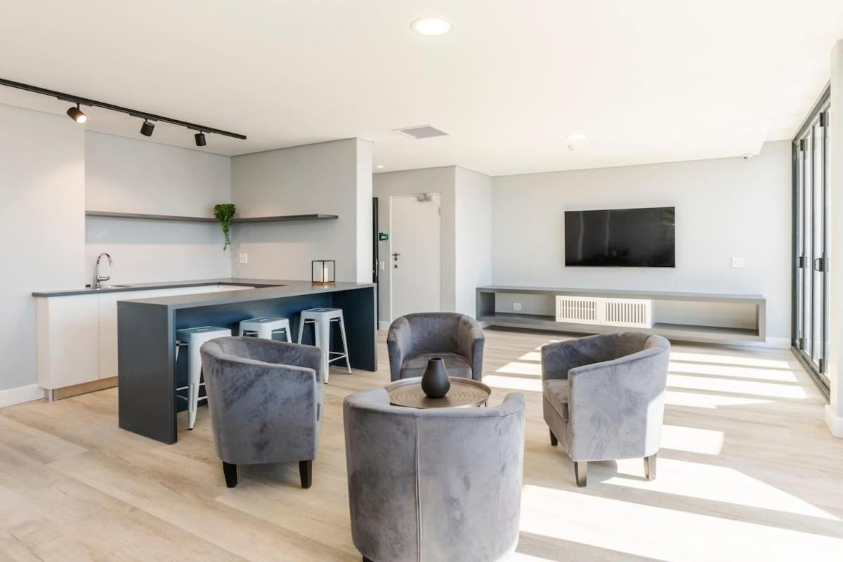 Apartment Contemporary 2-bed With Parking Cape Town