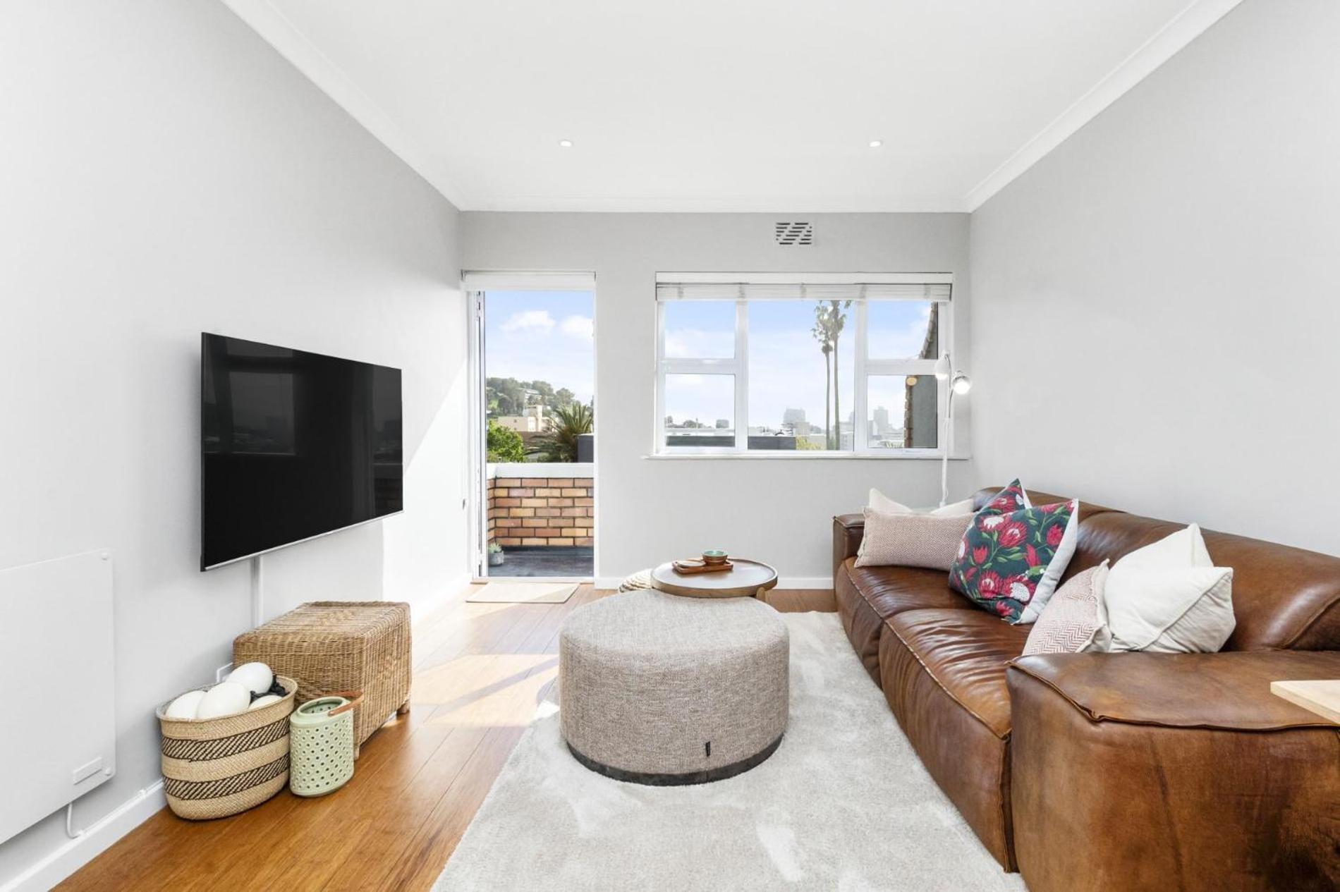 Woodlands House Charming 1br *