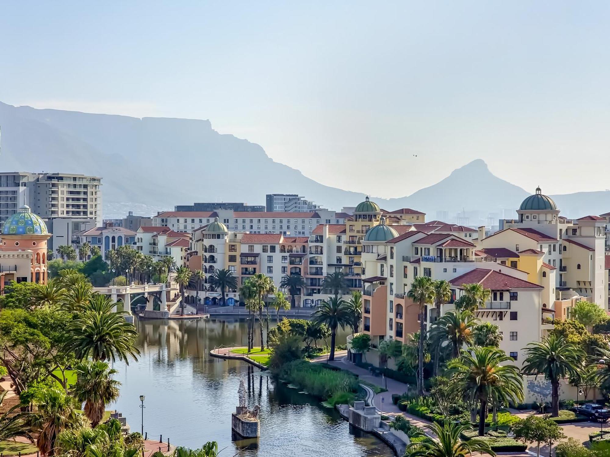 Canal, Mountains, Sea Views, Pool, Gym, Parking, Wifi * Cape Town