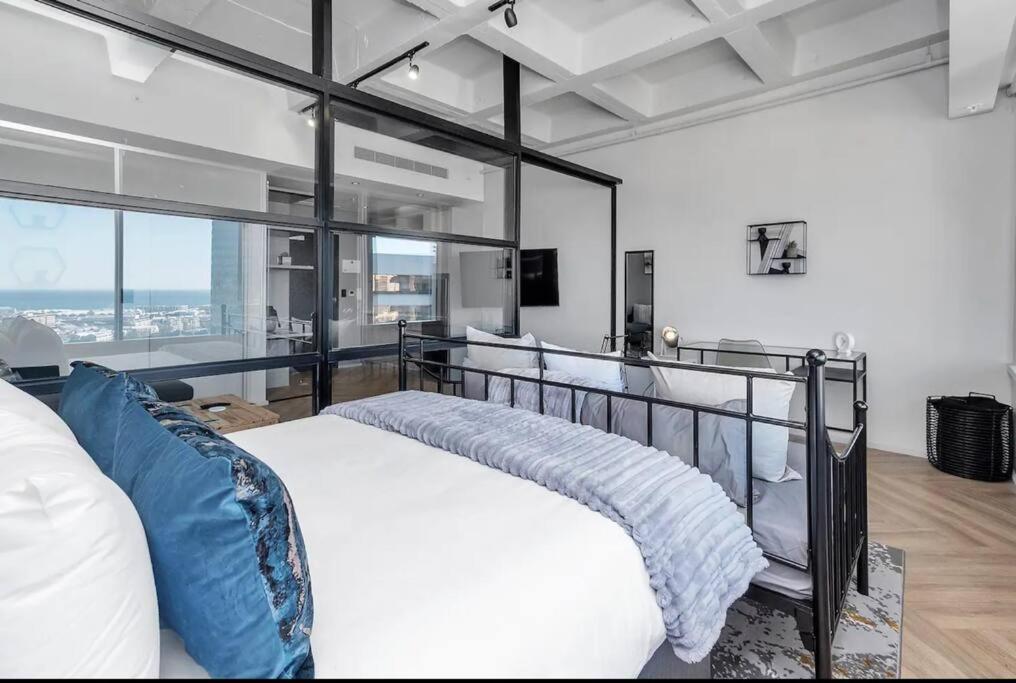 Stylish Urban At One On Thibault