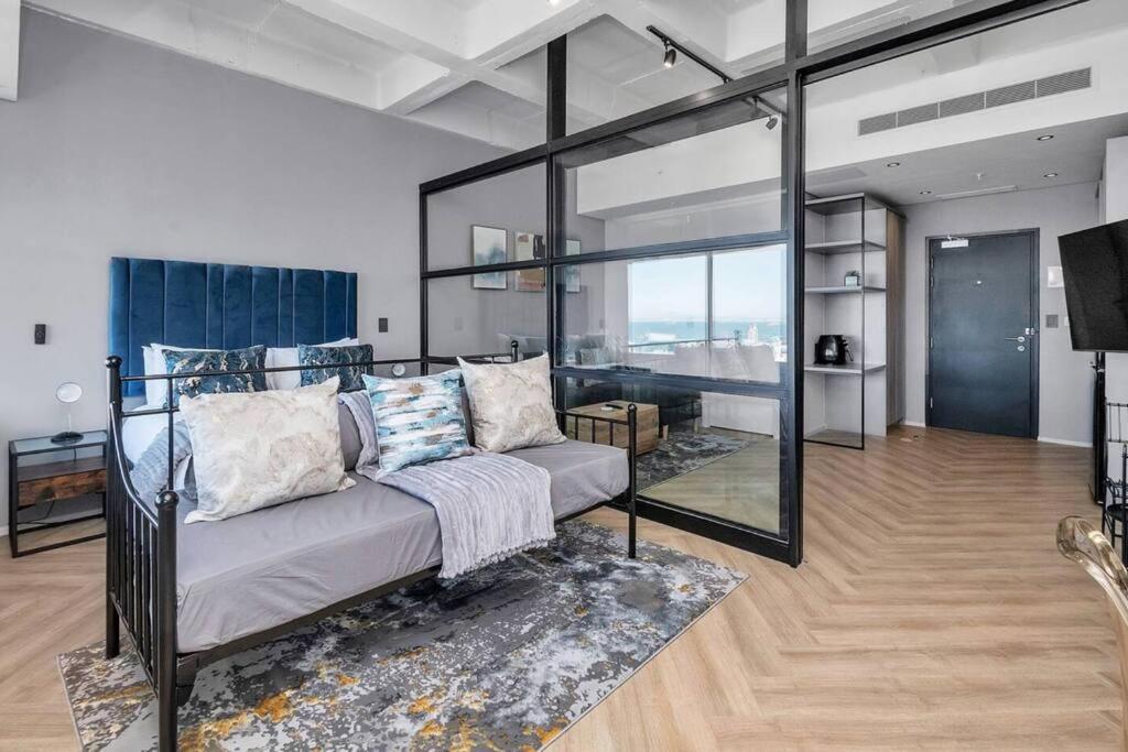 Stylish Urban At One On Thibault *