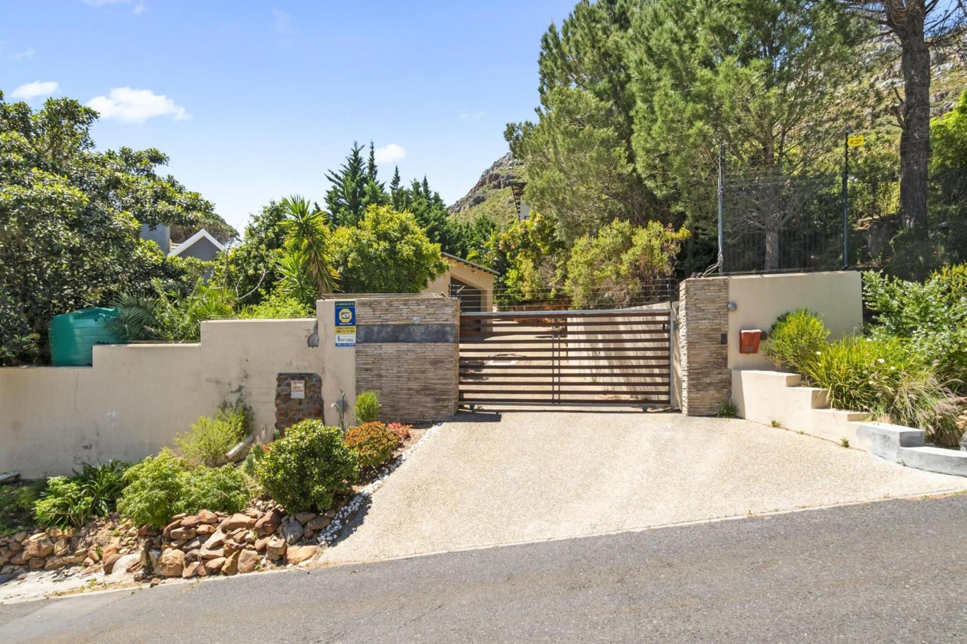 Hout Bay Coastal With Mountain Views * Cape Town