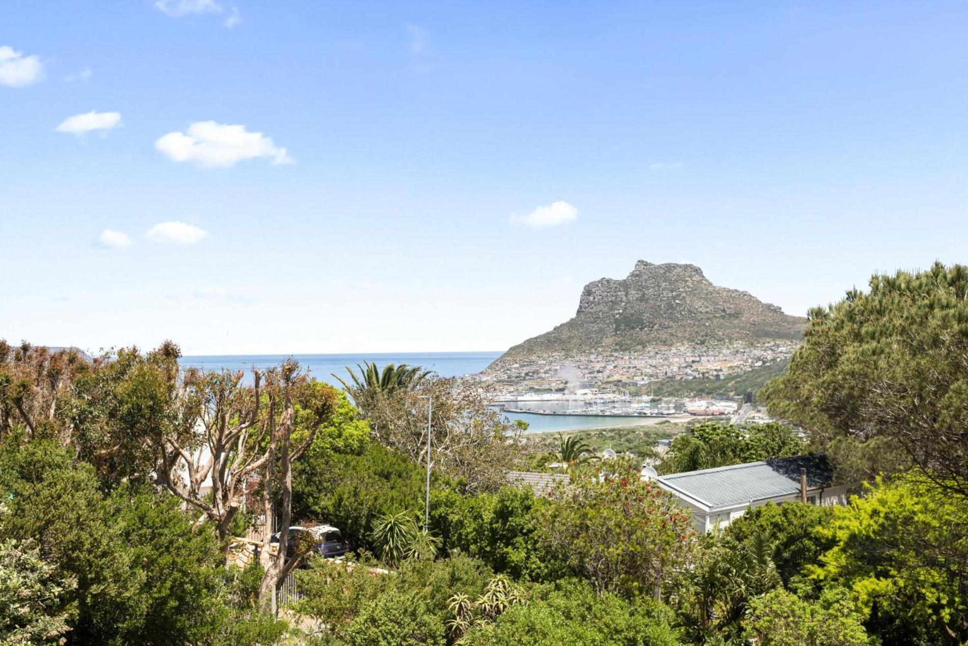 Hout Bay Coastal With Mountain Views Villa *