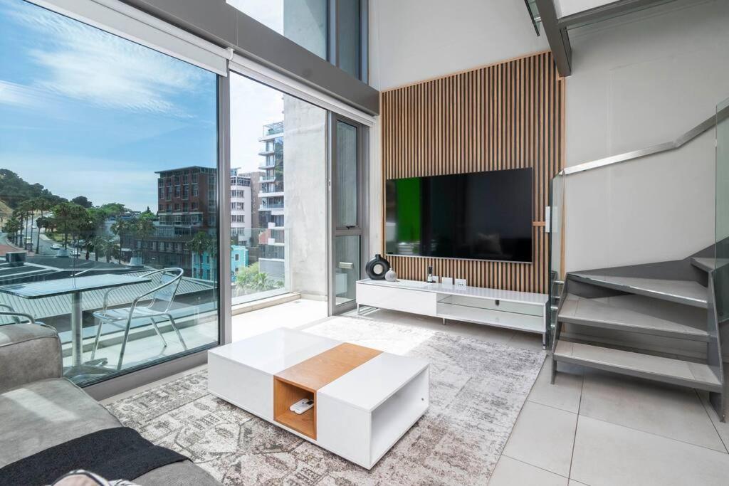 Luxury Loft Living - Elegant 1-bed Cape Town
