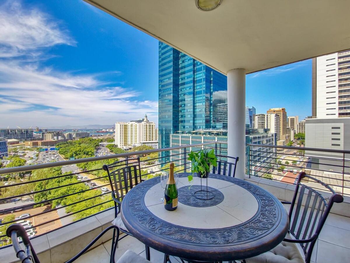 Central, Secure, Family With Pool And Gym! Cape Town