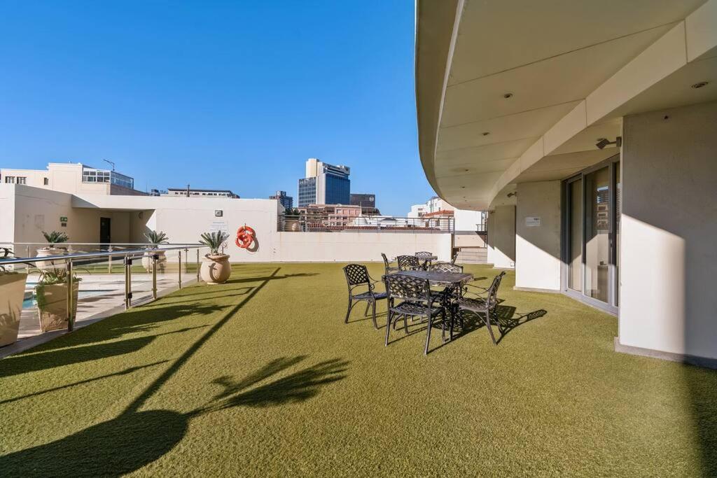 Stylish 2-bed In The Heart Of