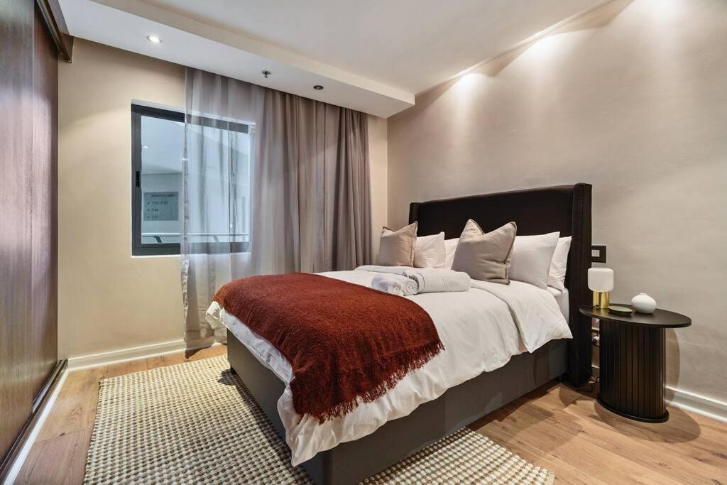 Stylish 2-bed In The Heart Of Apartment
