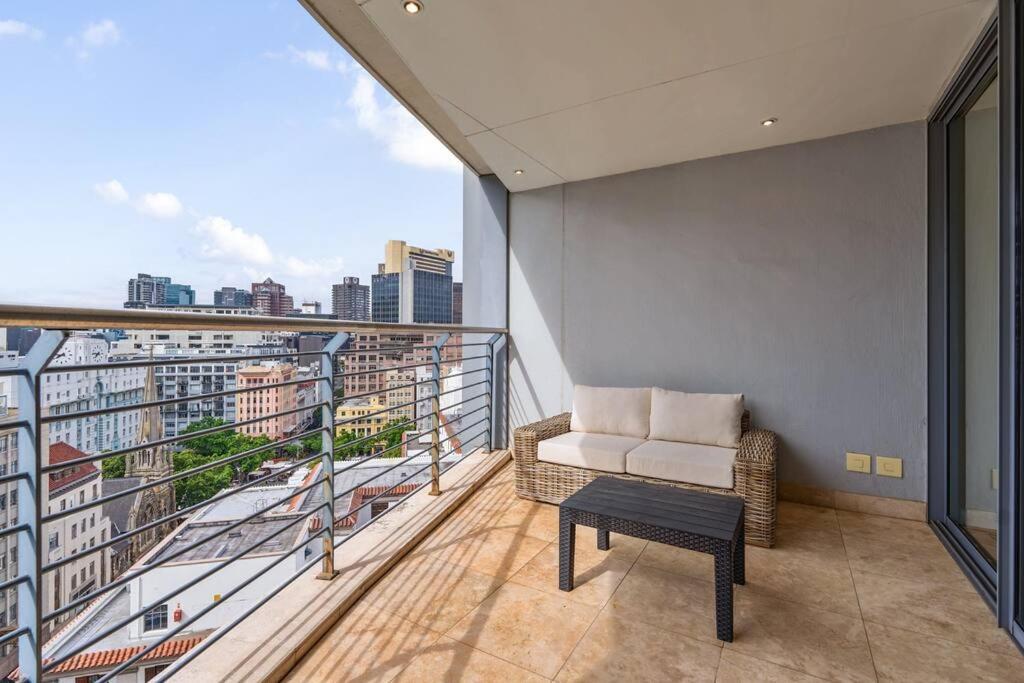 Apartment Stylish 2-bed In The Heart Of