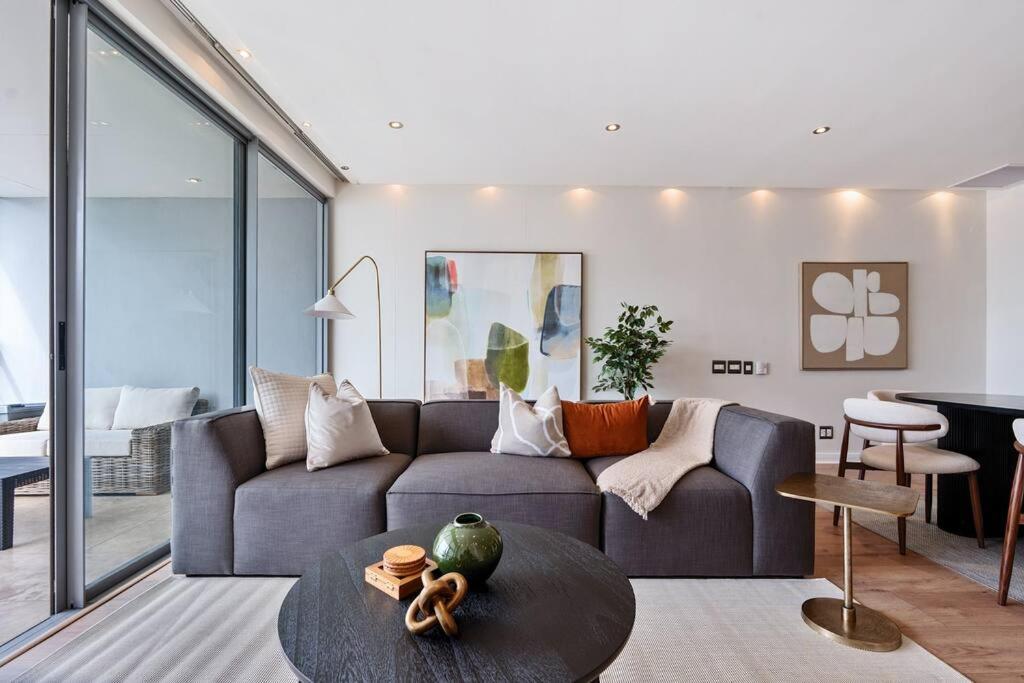 Stylish 2-bed In The Heart Of Apartment *