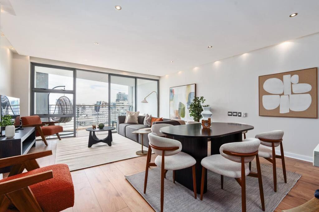 Stylish 2-bed In The Heart Of