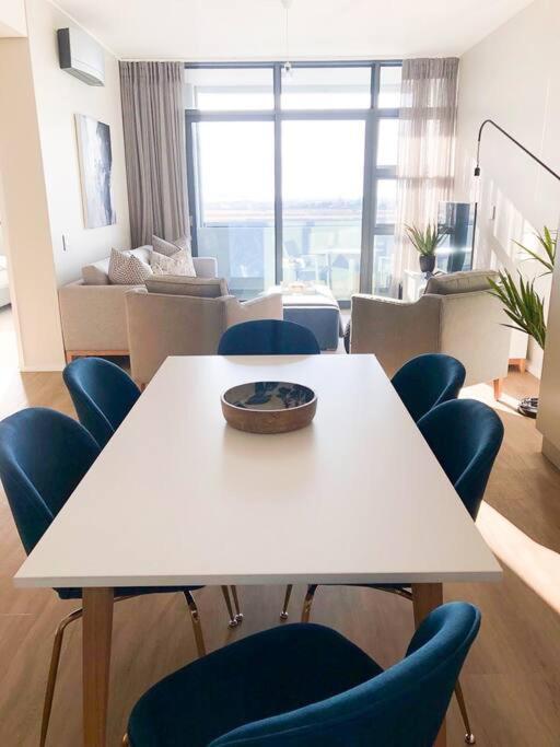 Axis-luxury Two Bedroom With Ocean And Mountain Views - 3