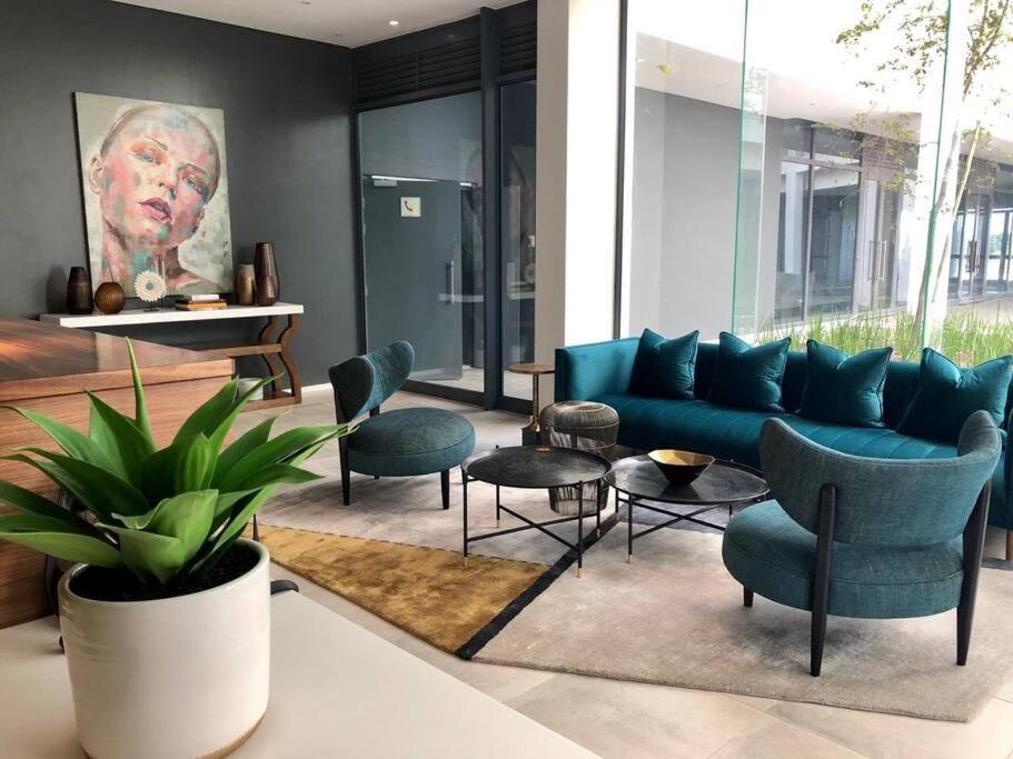 Axis-luxury Two Bedroom With Ocean And Mountain Views - 3 Apartment Cape Town
