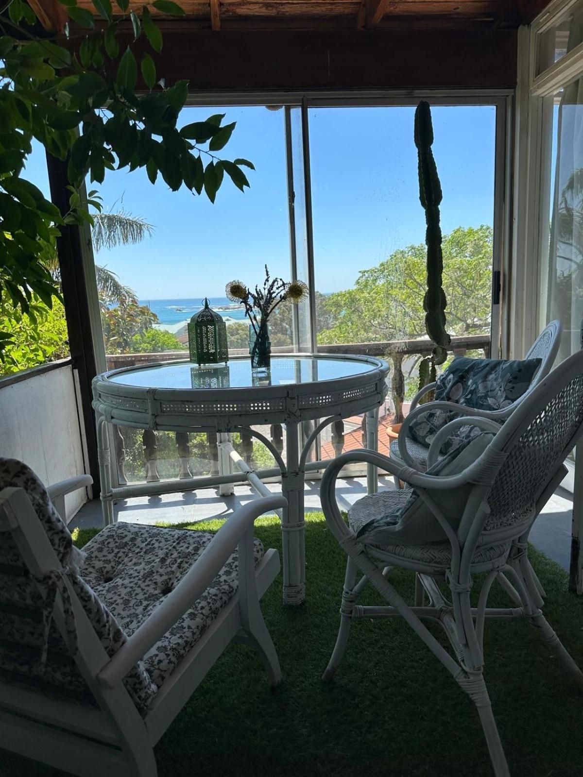 Independent Quaint Flat, Close To Apartamento