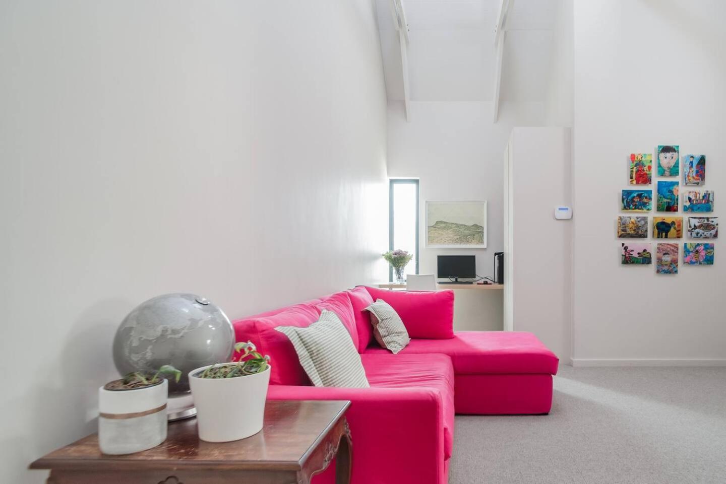 Casa de férias Beginnings - New Townhouse In Welcoming Heart Of Newlands