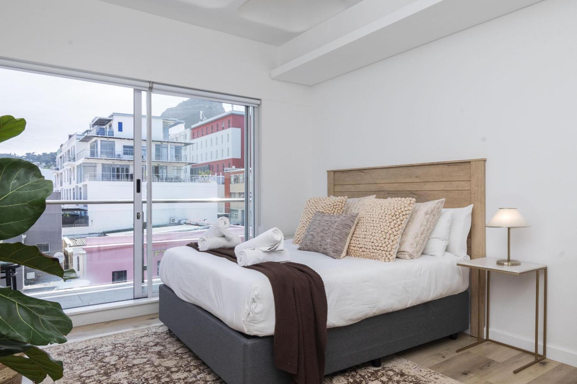 Stylish City With Mountain Views Apartment *