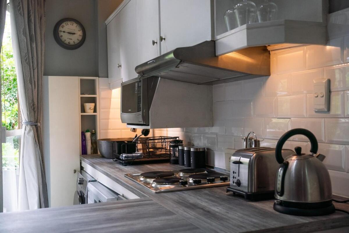 Hyde Park Bachelor, Centre Apartment *