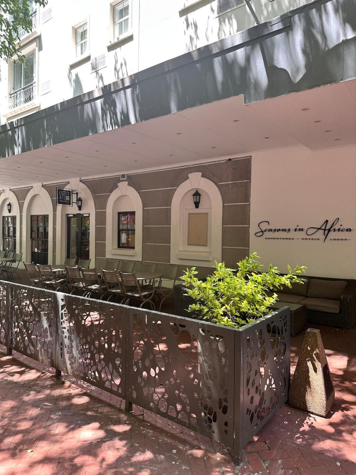 Hyde Park Bachelor, Centre Cape Town