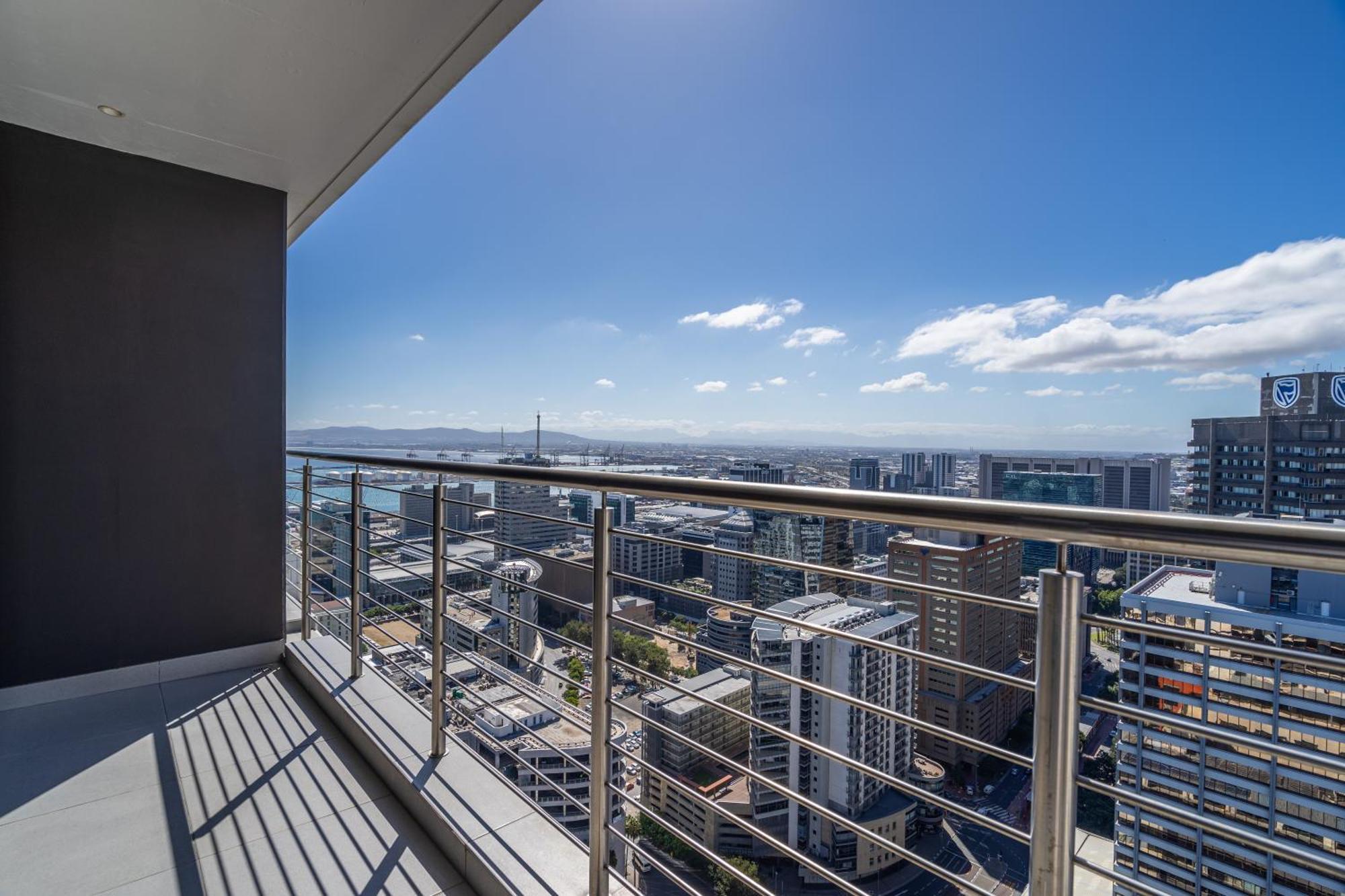 Exclusive Penthouse With Mountain & Ocean Views * Cape Town