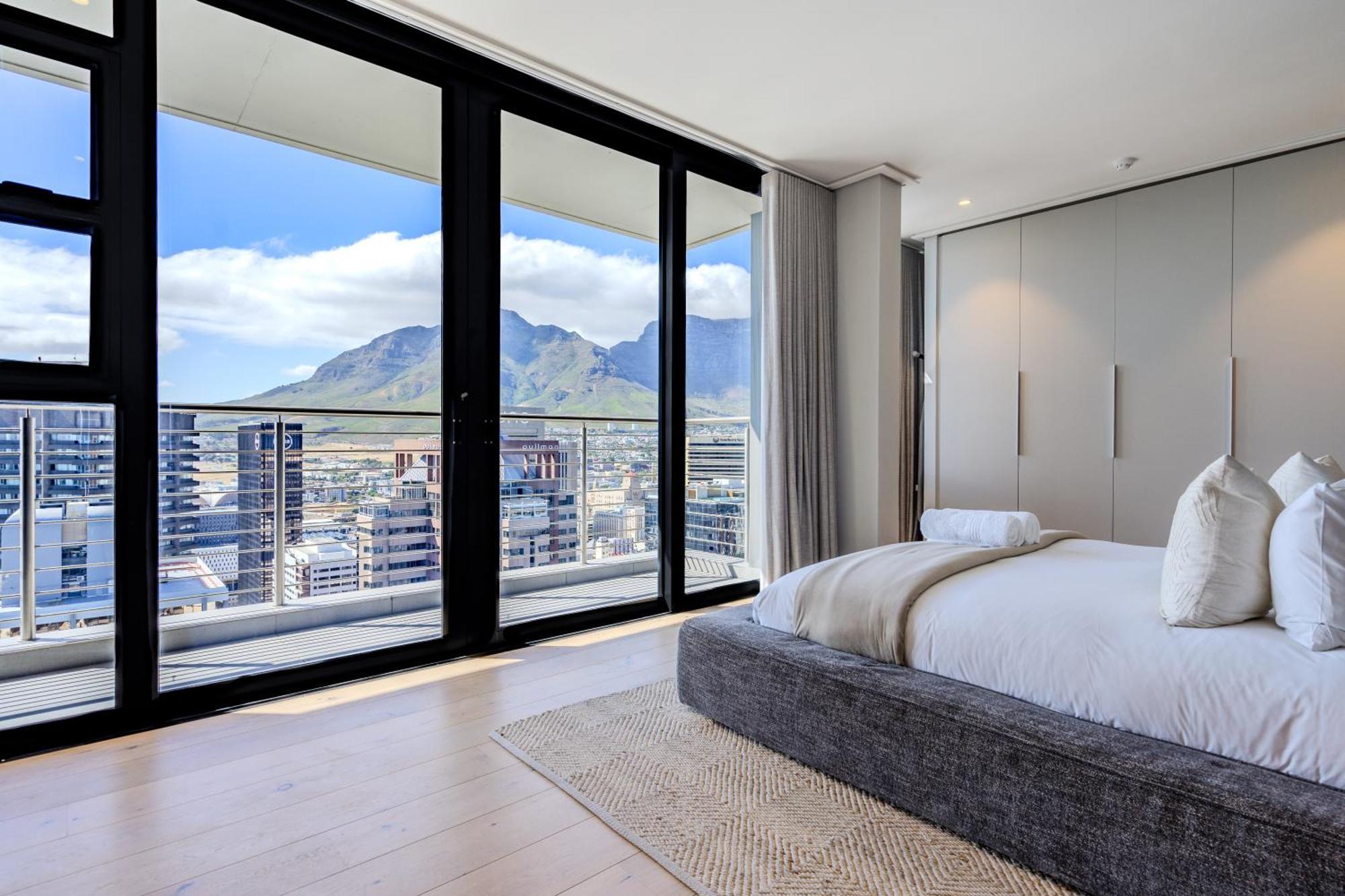 Exclusive Penthouse With Mountain & Ocean Views * Cape Town