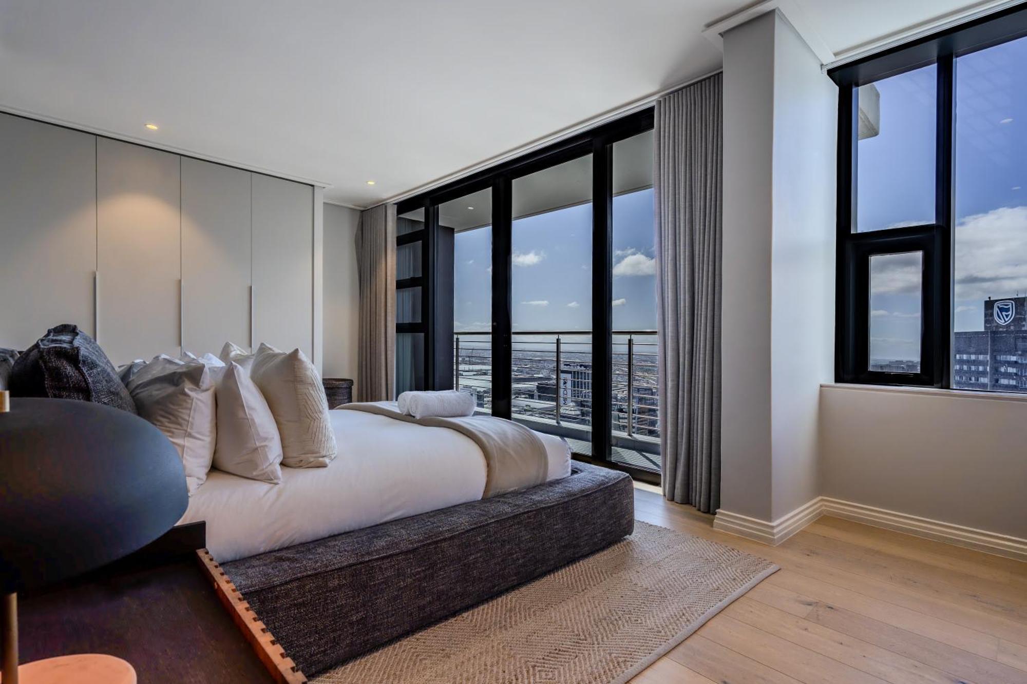 Exclusive Penthouse With Mountain & Ocean Views Cape Town