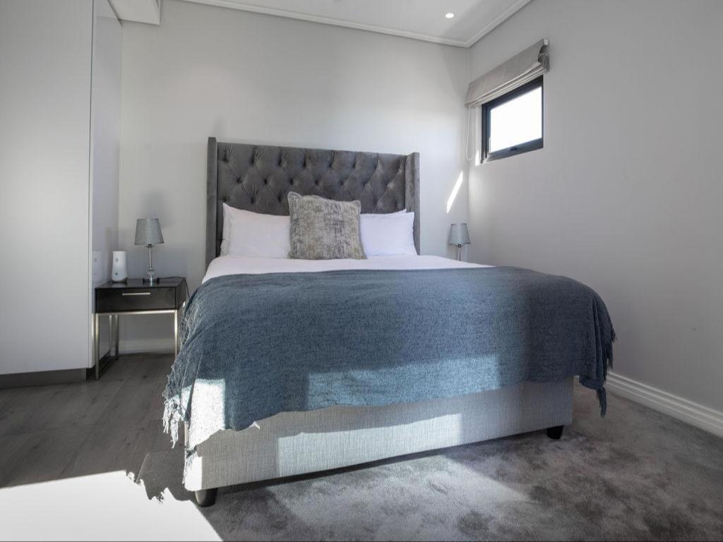 16 On Bree 1713 * Cape Town