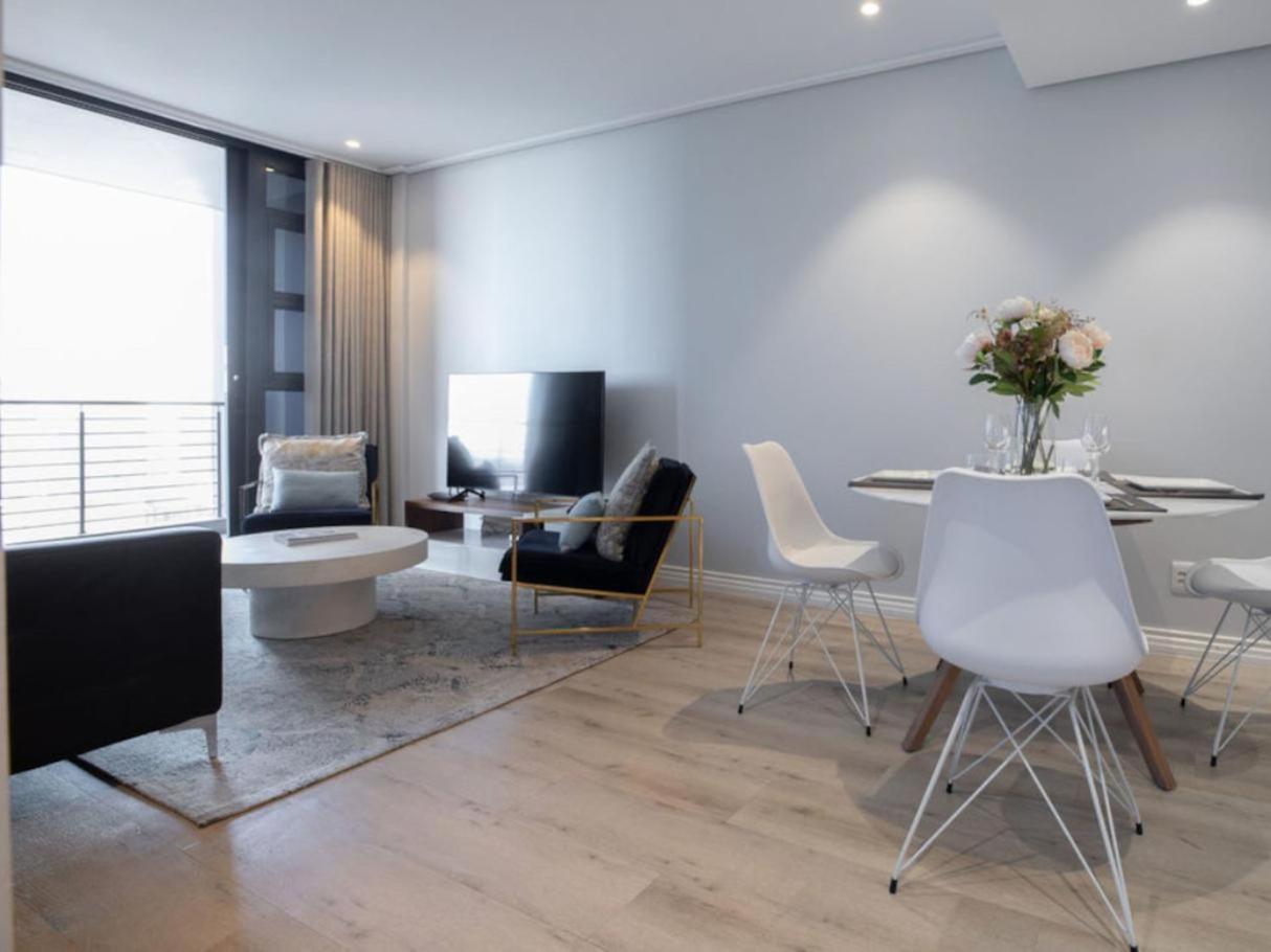 Apartment 16 On Bree 1713 *