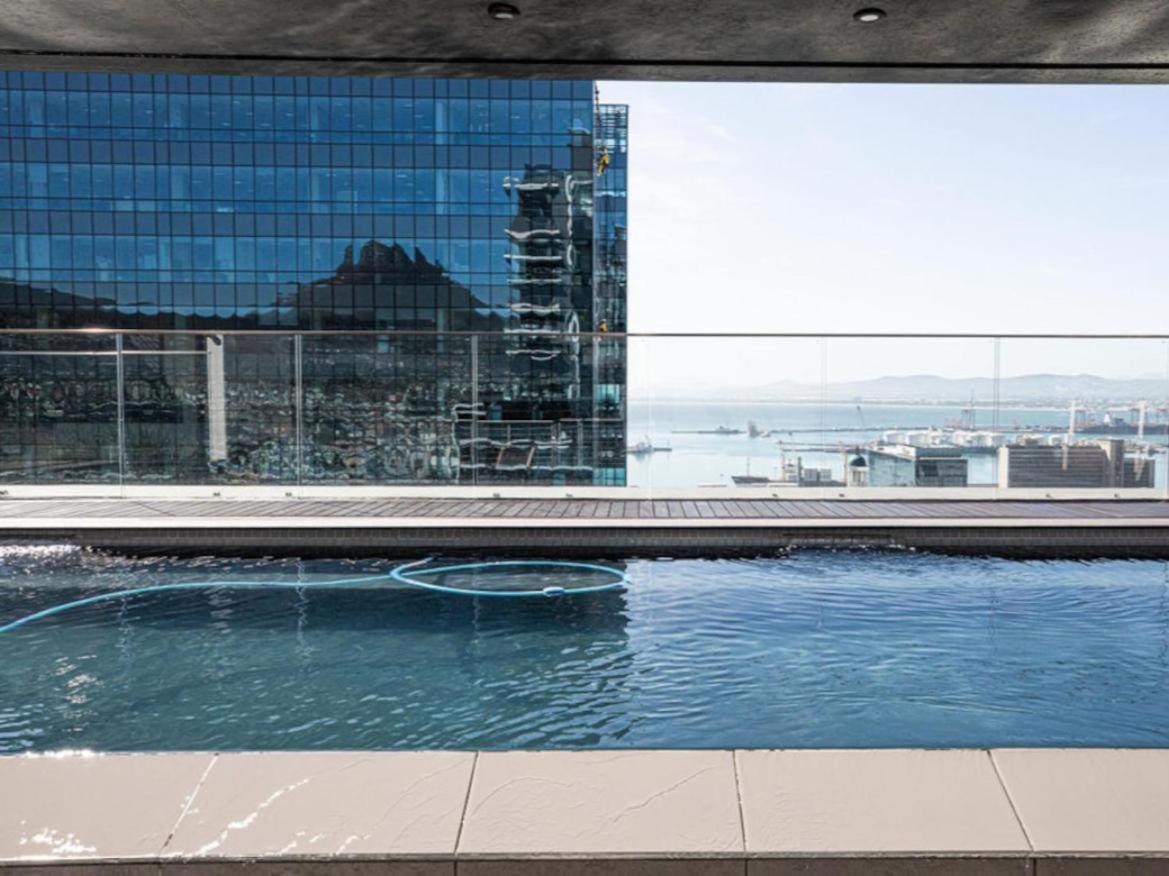 Apartment 16 On Bree 1713