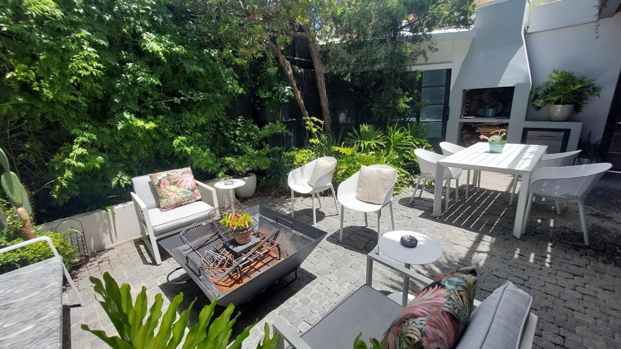 Victorian With Stunning Views & Pool Villa *