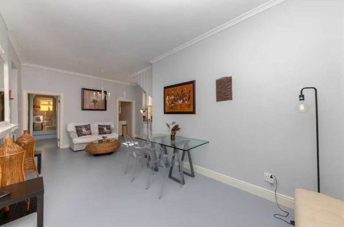 Vintage Alcove In Point, Sleeps 4