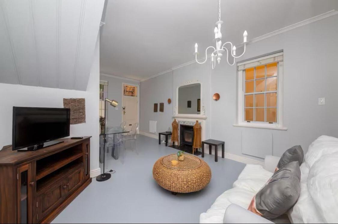 Vintage Alcove In Point, Sleeps 4