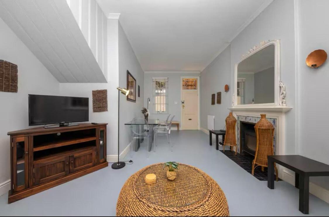 Apartment Vintage Alcove In Point, Sleeps 4 Cape Town