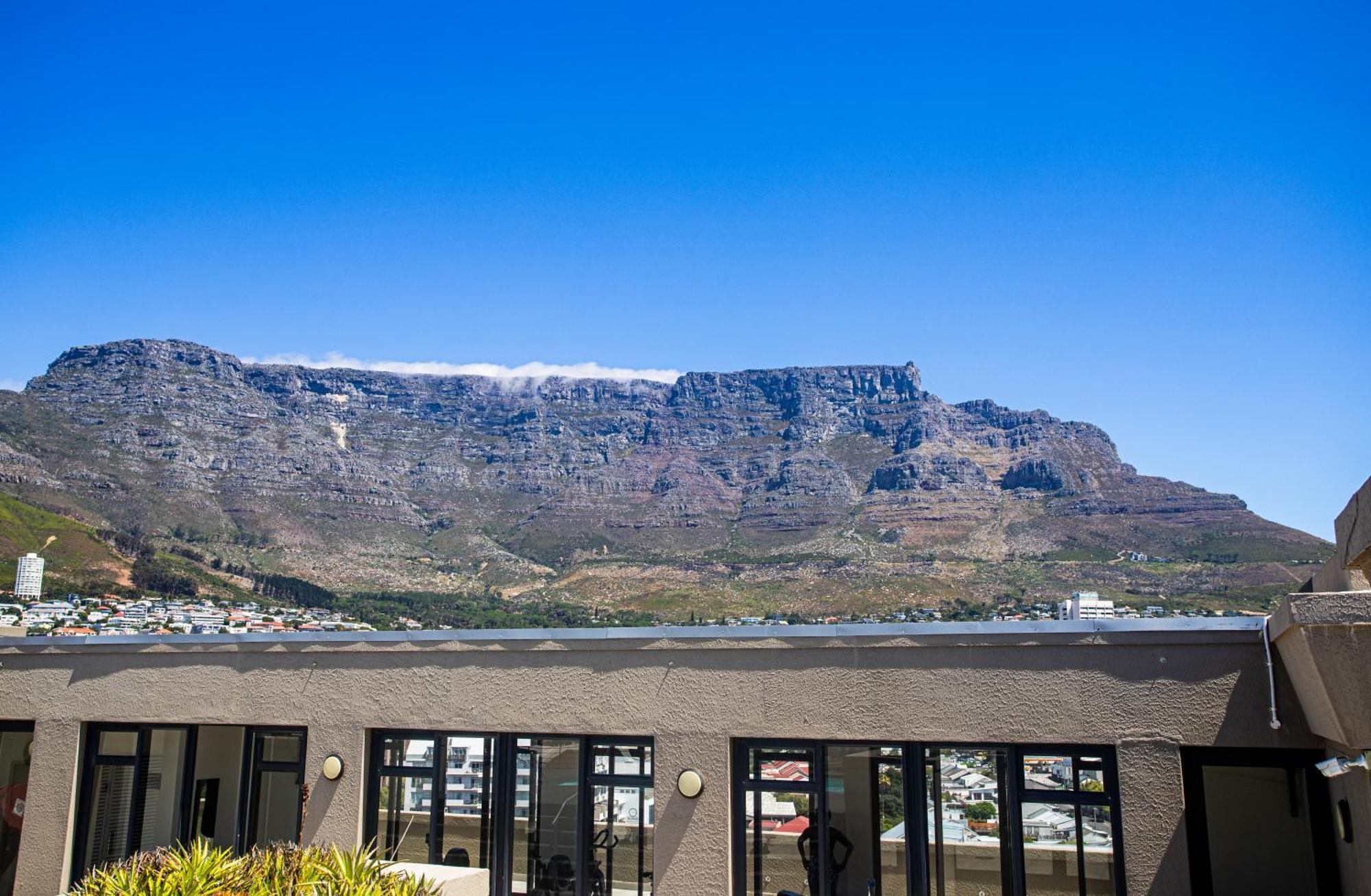 Four Seasons - Stunning In The Heart Of Town! Cape Town