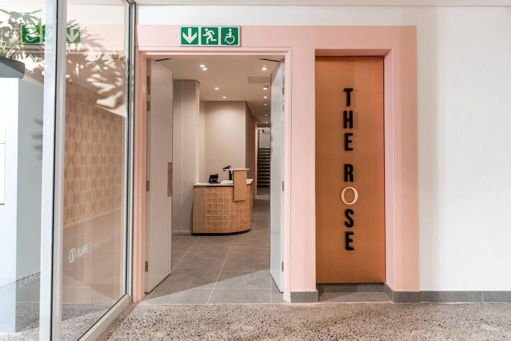 The Rose503: Centre In Dewaterkant Apartment *
