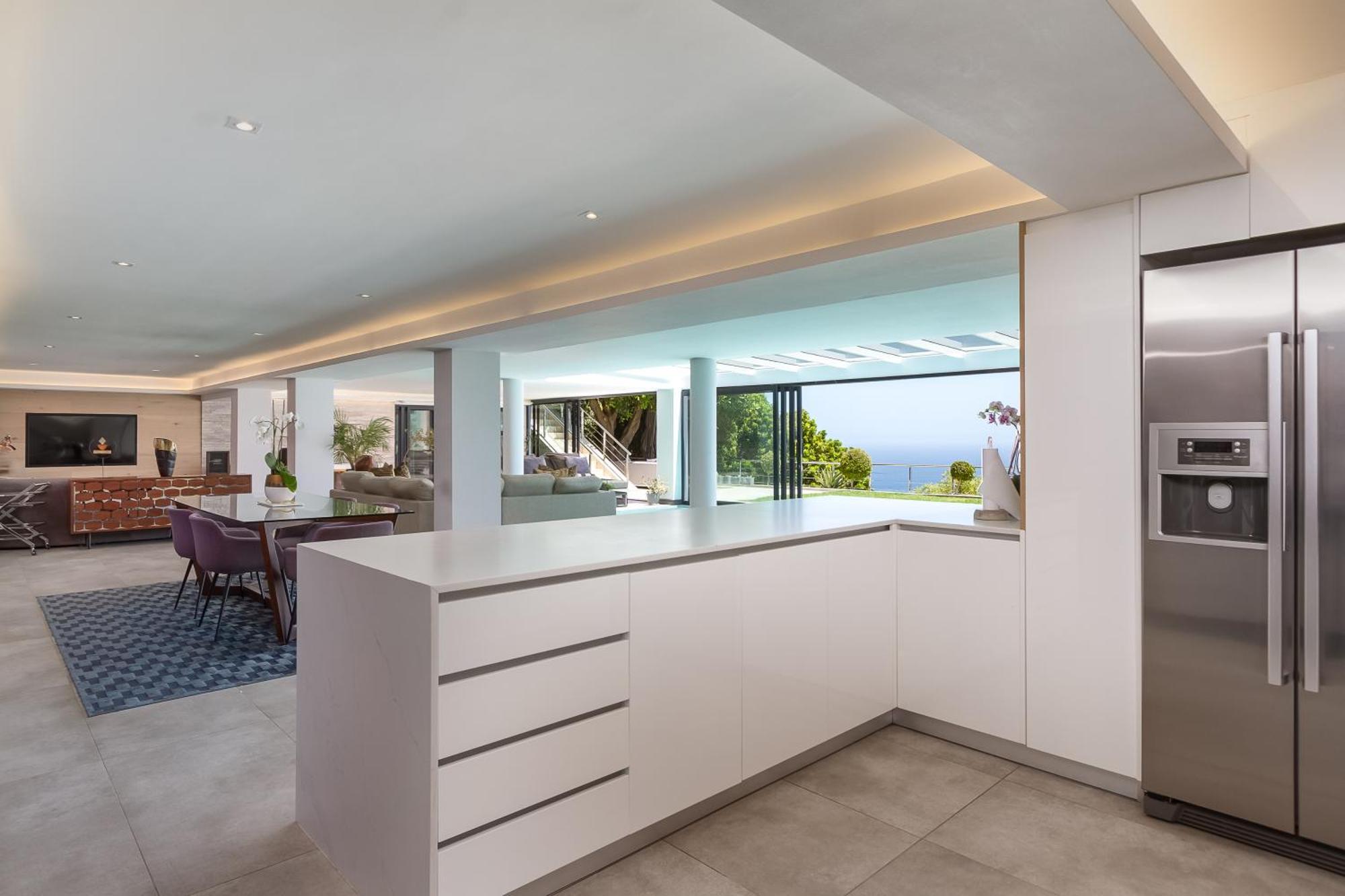 Horizon Sunset Camps Bay In - 2 Bedroom 3 Bathroom No Powercuts Apartment