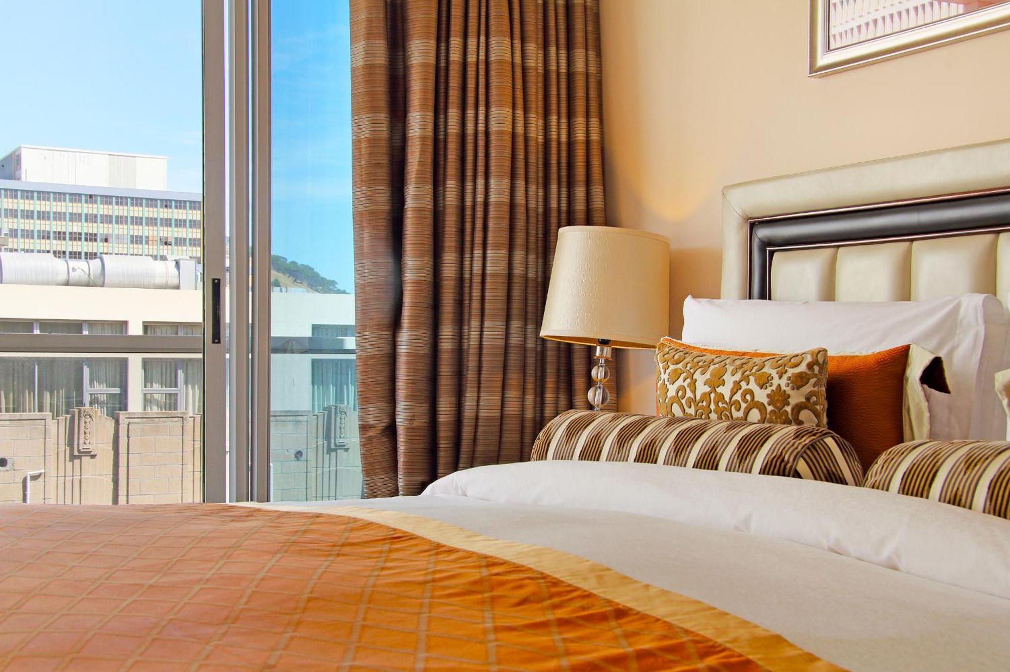 Taj - Spacious 5 Star With Kitchenette - Privately Rented