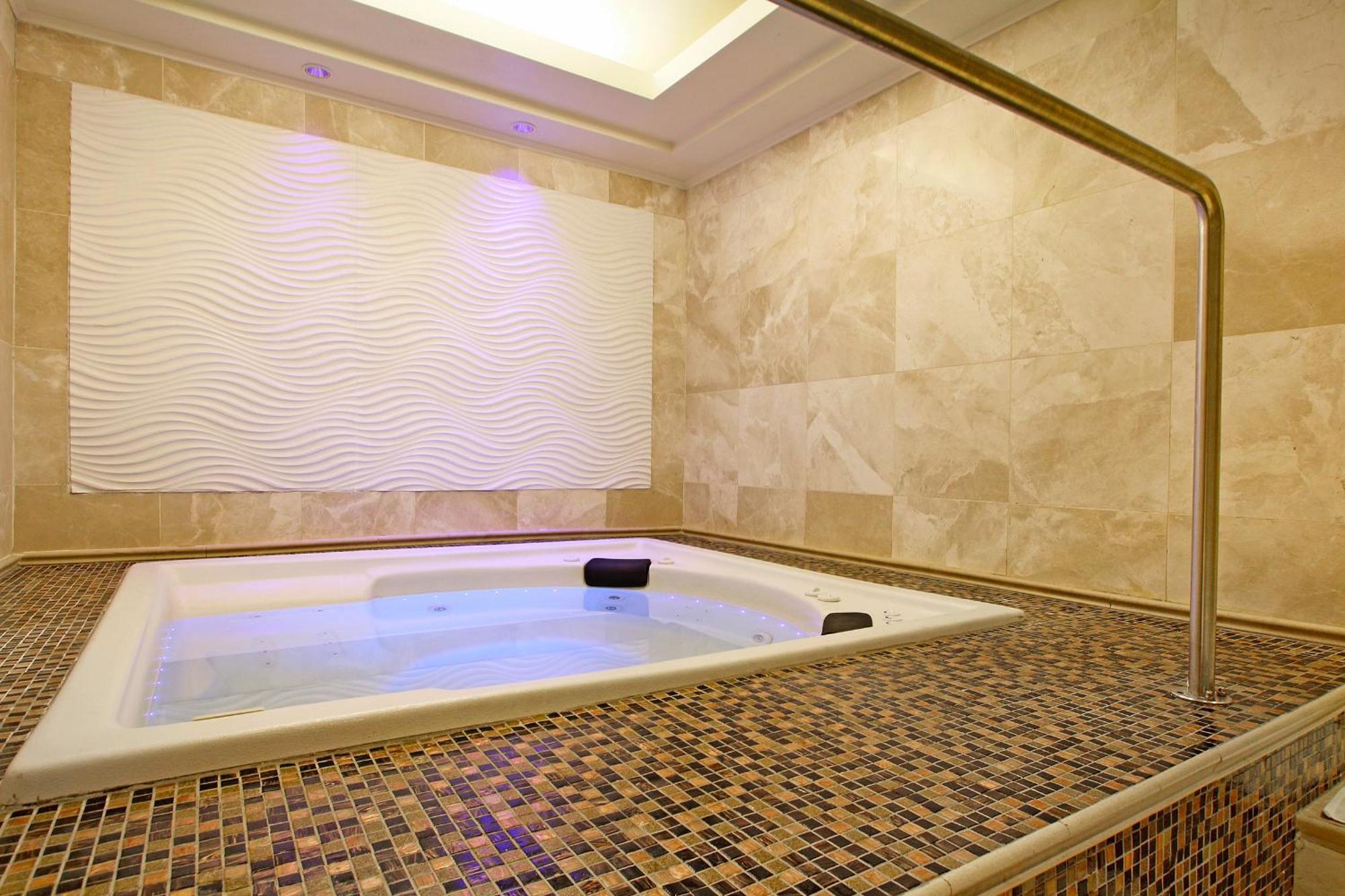 Taj - Spacious 5 Star With Kitchenette - Privately Rented Hotel