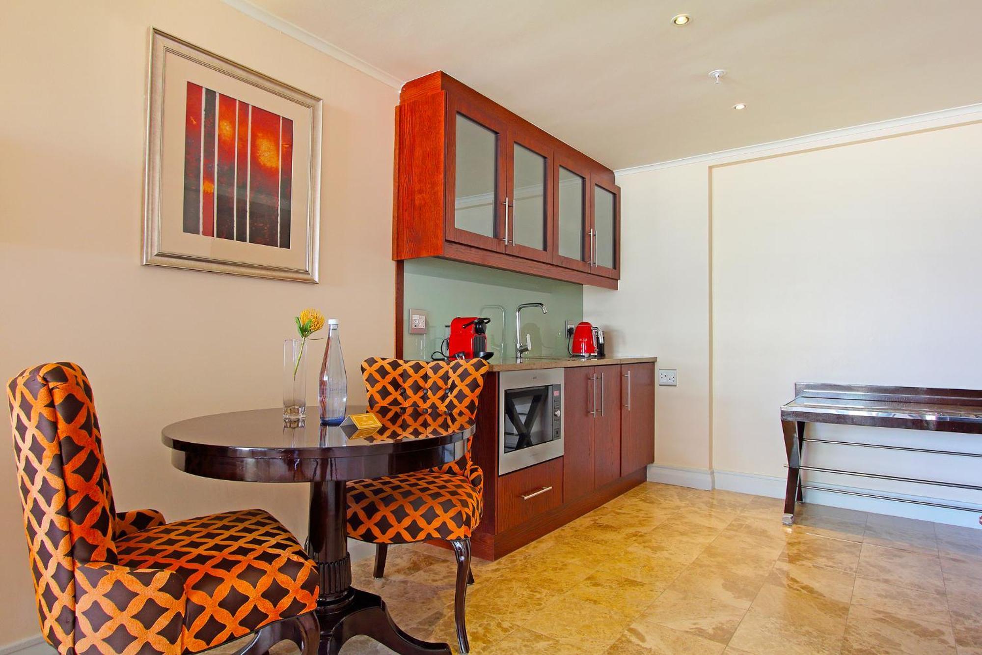 Hotel Taj - Spacious 5 Star With Kitchenette - Privately Rented 5*